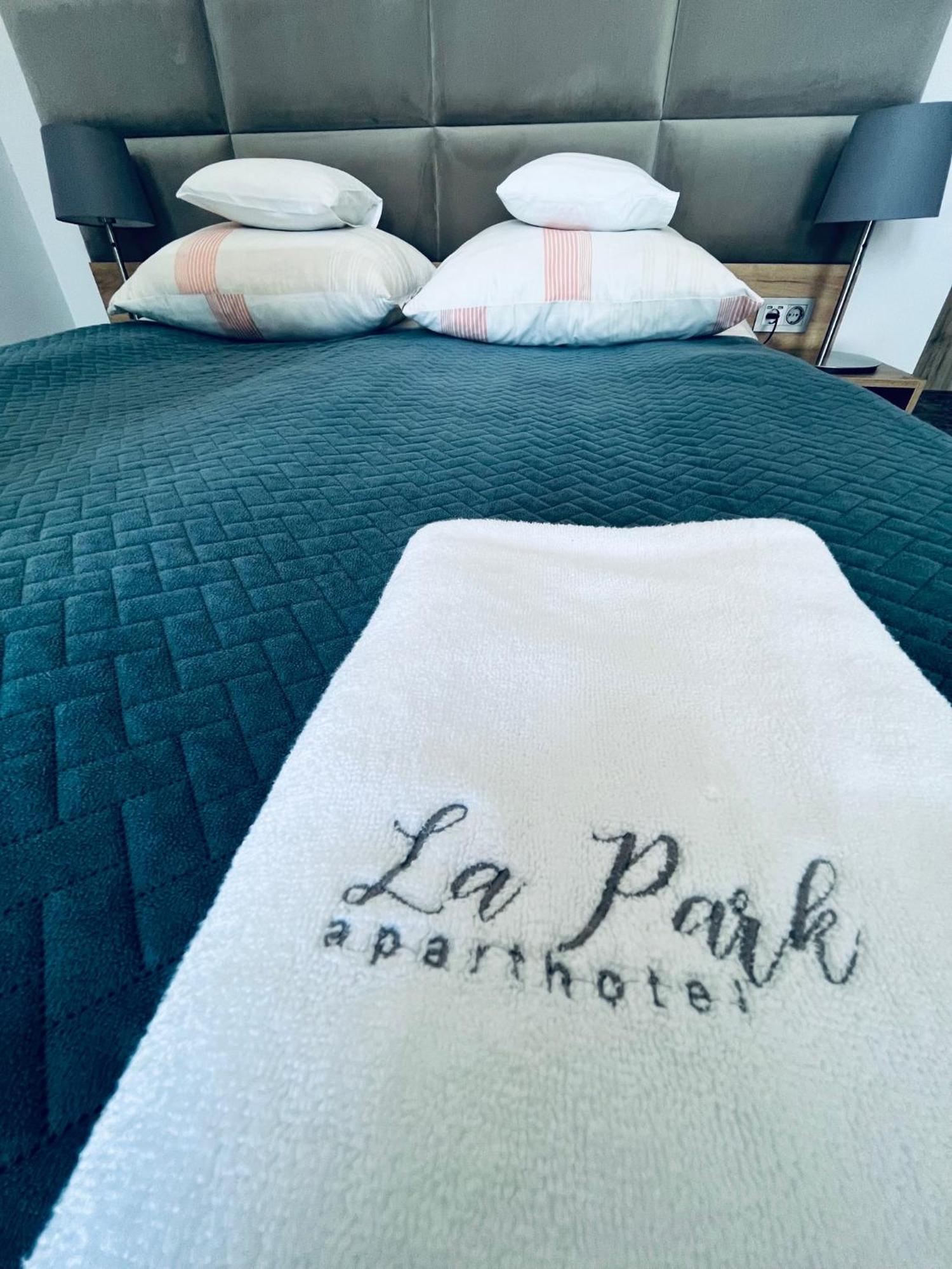 La Park Aparthotel Kudowa-Zdroj Bagian luar foto