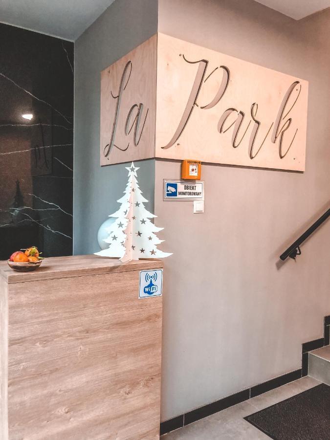 La Park Aparthotel Kudowa-Zdroj Bagian luar foto